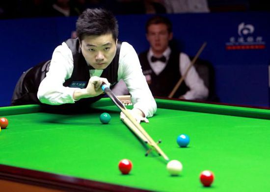 41岁詹姆斯夏季休赛期仍然在分享自己健身房的训练日常，强的可怕