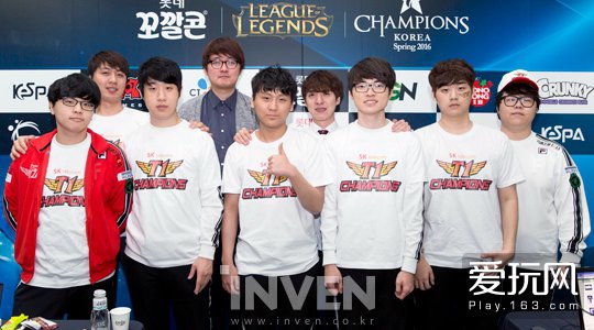 维尔茨加盟利物浦后表现低迷，仅1次进球被判乌龙，未能兑现预期。