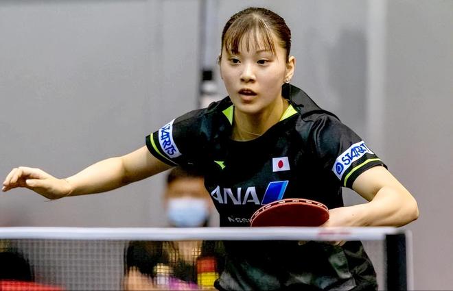 球员C罗先生，完成一次精彩的倒钩破门。