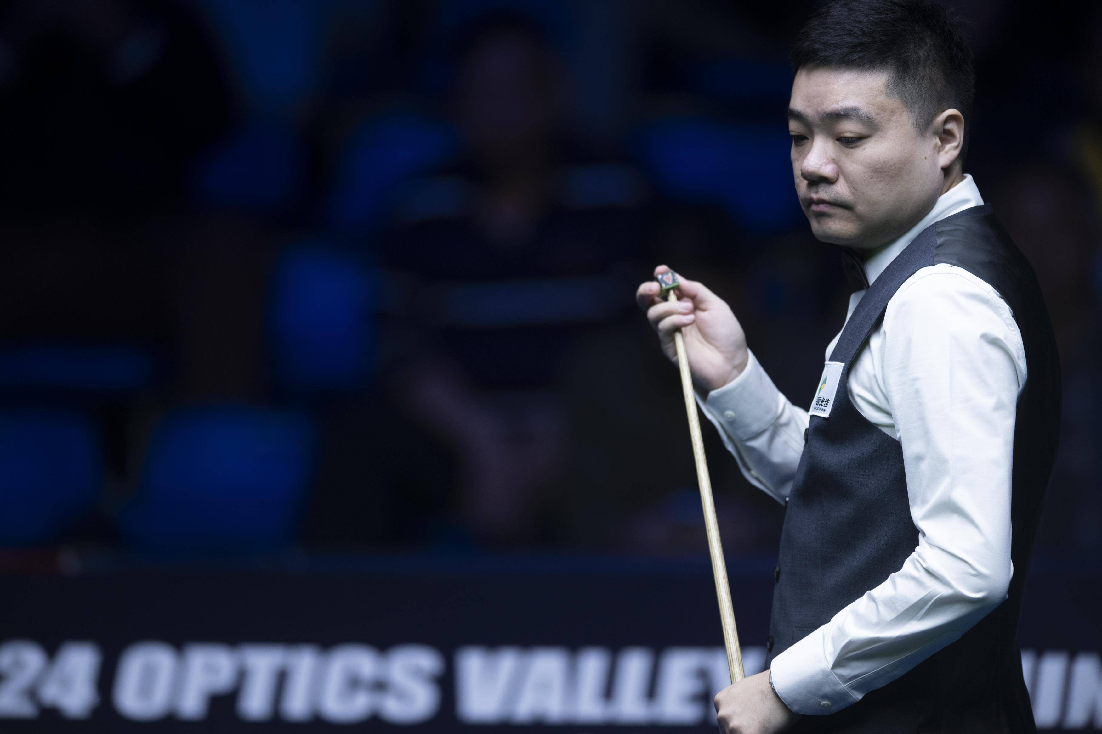 球员C罗先生，完成一次精彩的倒钩破门。